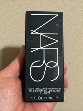 NARS Light Reflecting Foundation - MEDIUM 2.25 LANAI Brand New Never Used.